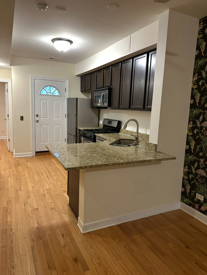 5255 N Rockwell Street Unit: G