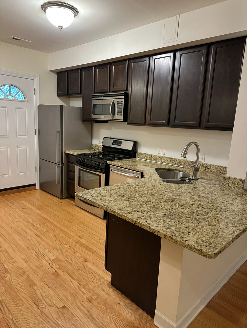 5255 N Rockwell Street Unit: G