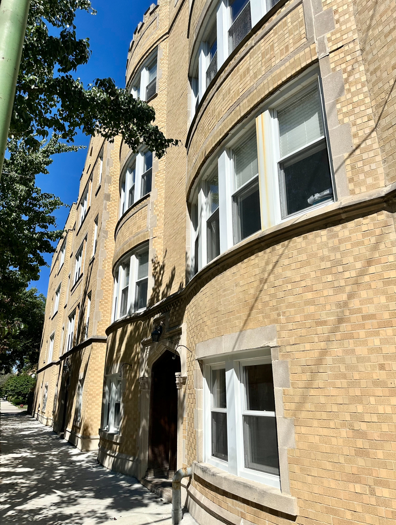 5255 N Rockwell Street Unit: G
