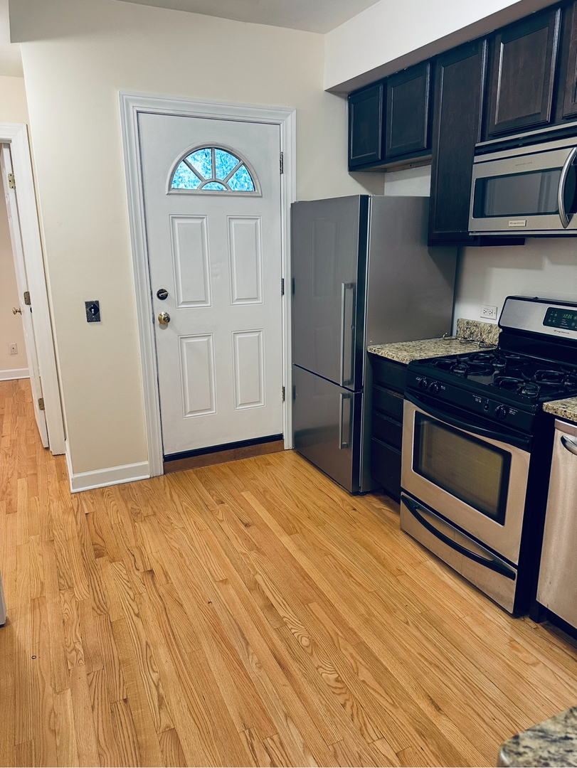 5255 N Rockwell Street Unit: G