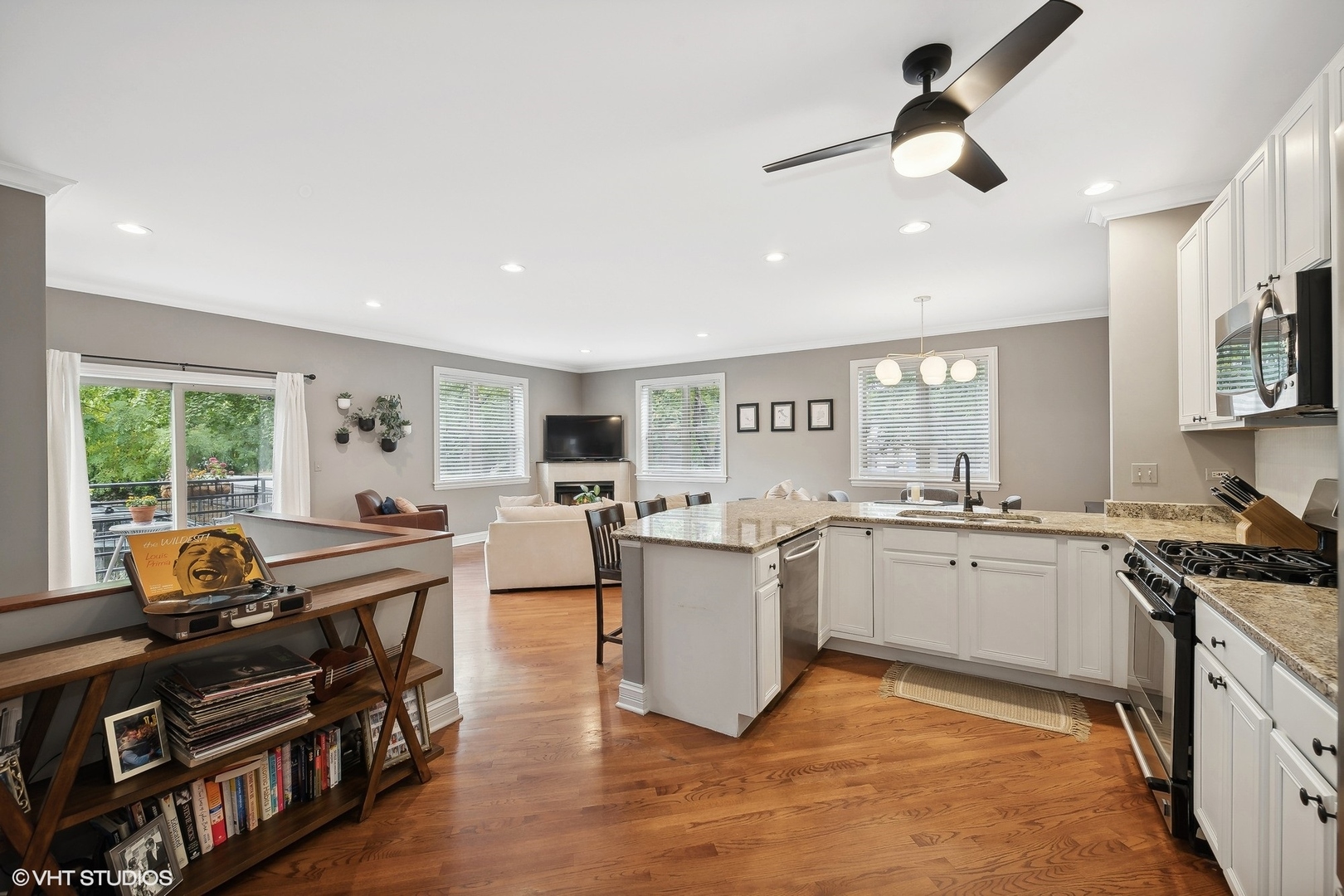 2217 N Oakley Avenue Unit: 1N