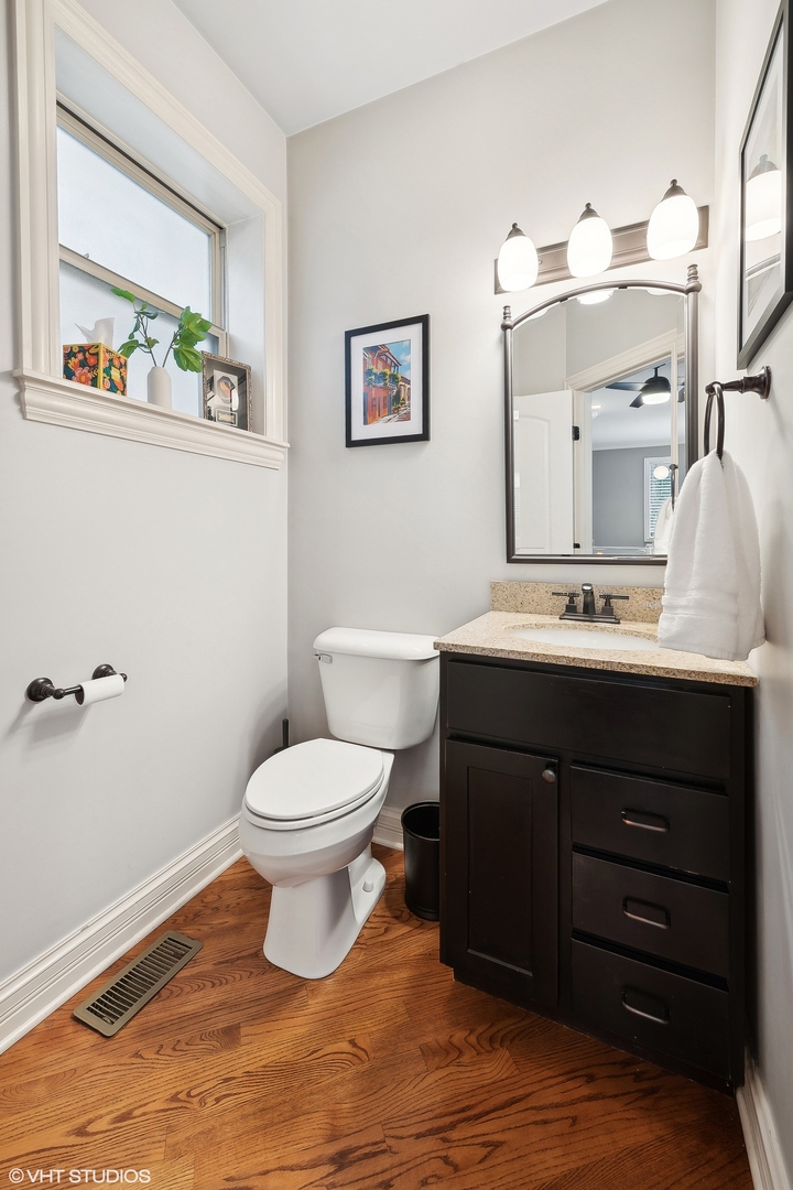 2217 N Oakley Avenue Unit: 1N