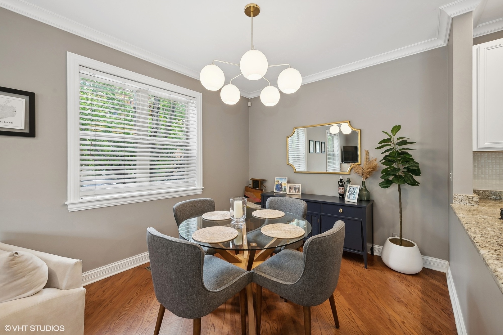 2217 N Oakley Avenue Unit: 1N