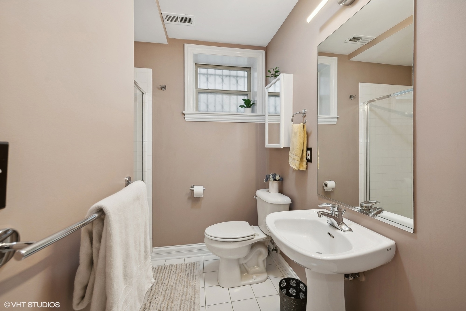 2217 N Oakley Avenue Unit: 1N