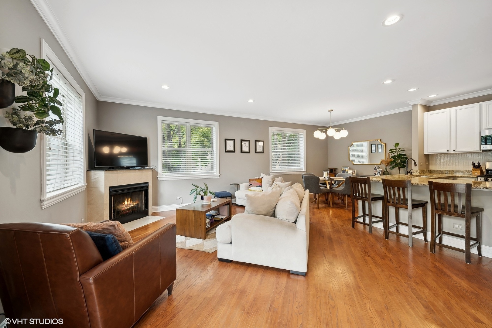 2217 N Oakley Avenue Unit: 1N