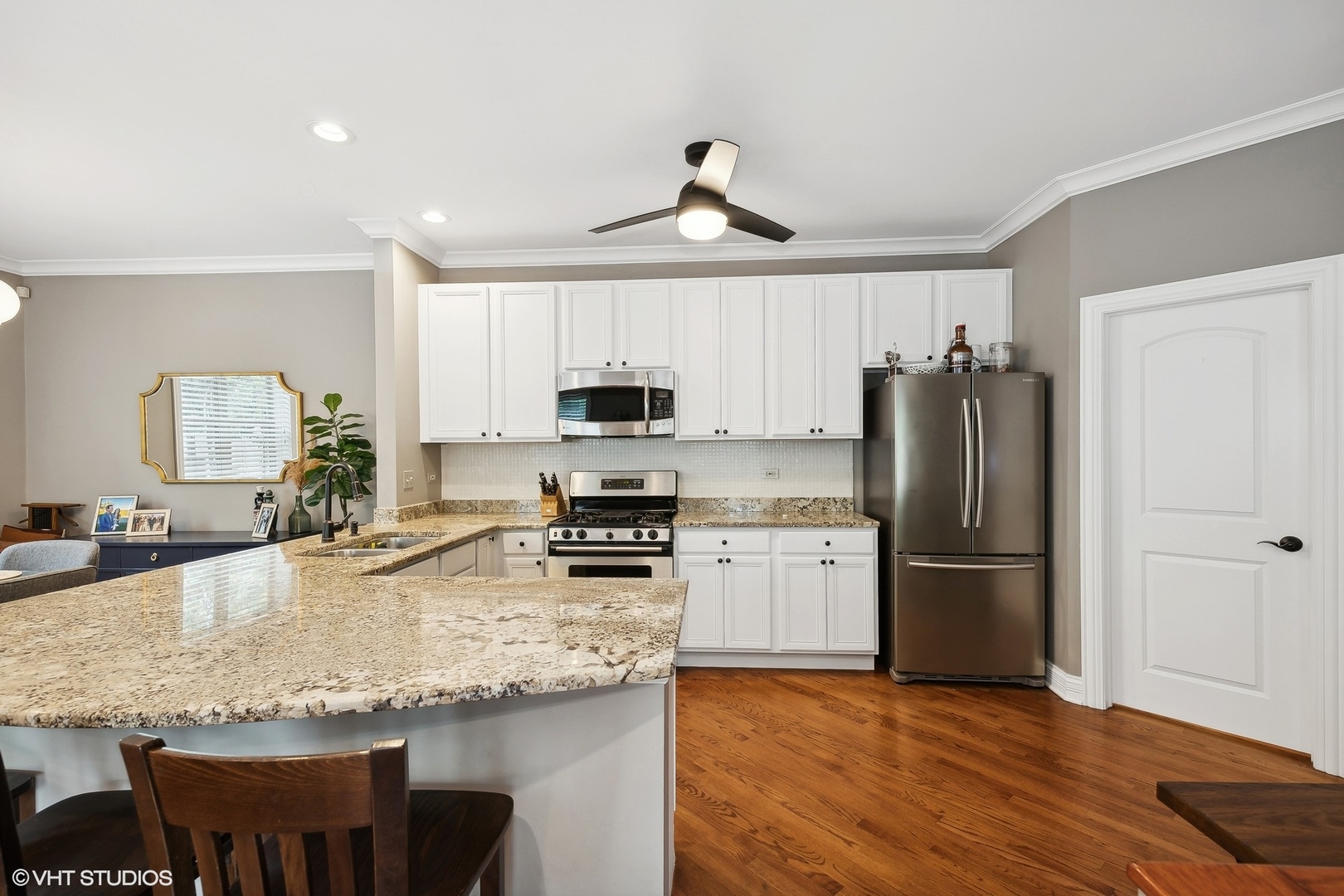 2217 N Oakley Avenue Unit: 1N