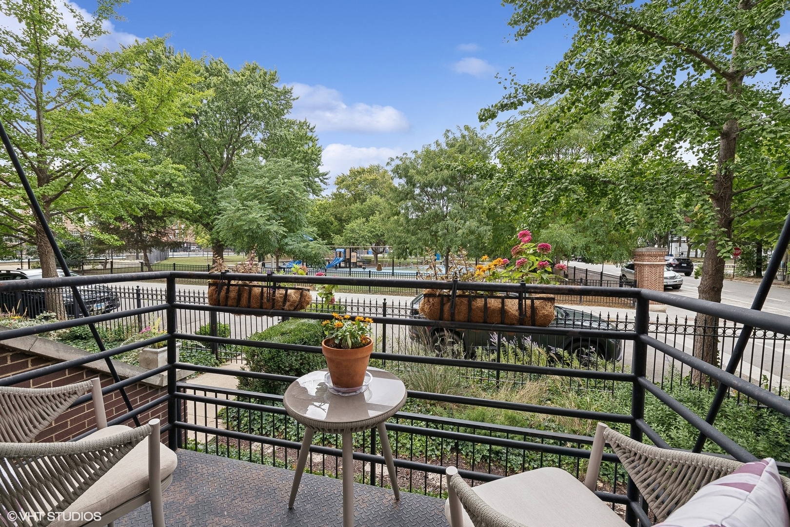 2217 N Oakley Avenue Unit: 1N