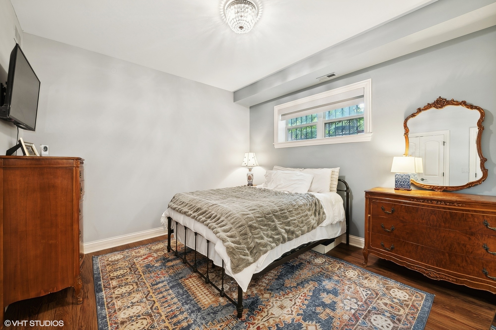 2217 N Oakley Avenue Unit: 1N