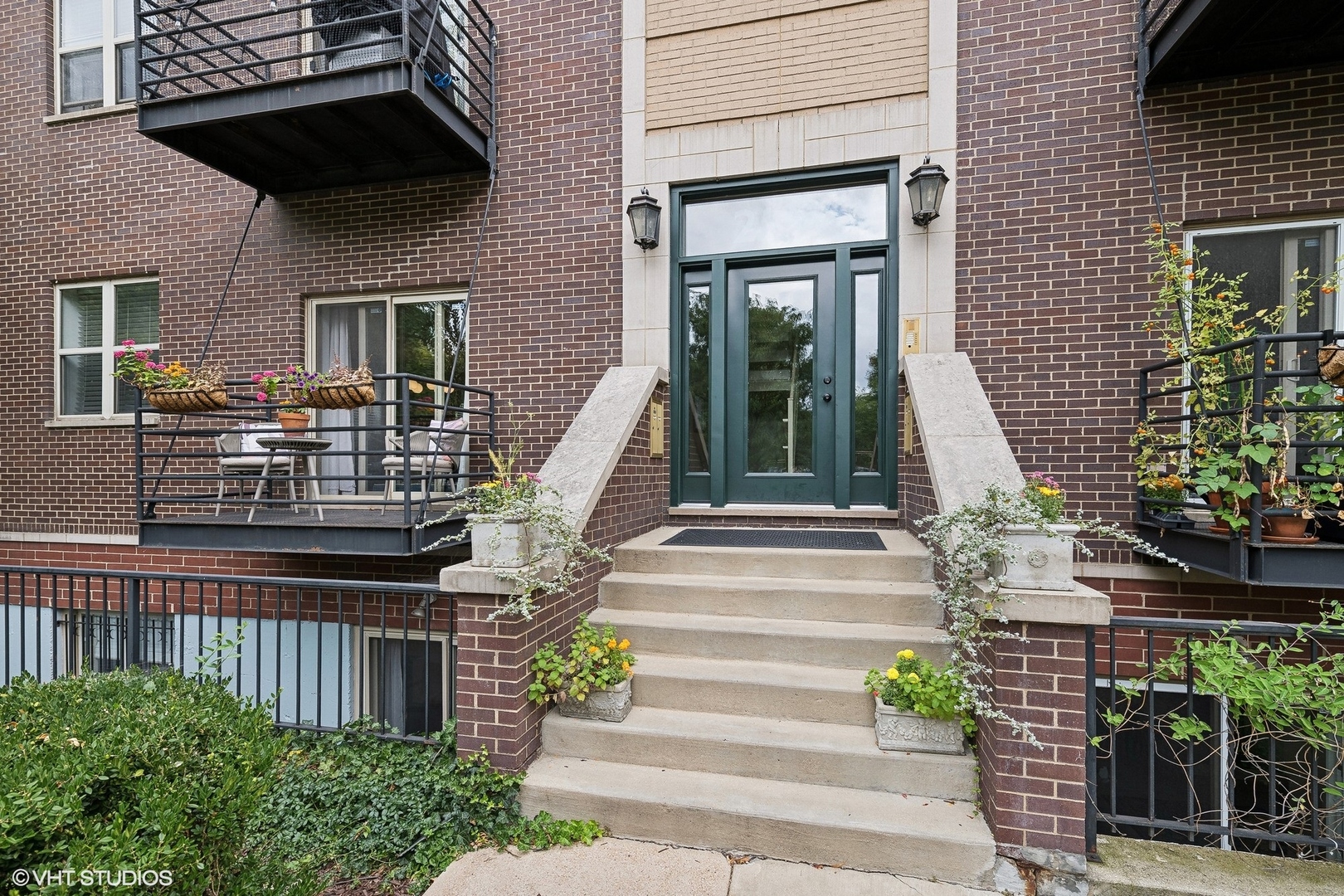 2217 N Oakley Avenue Unit: 1N