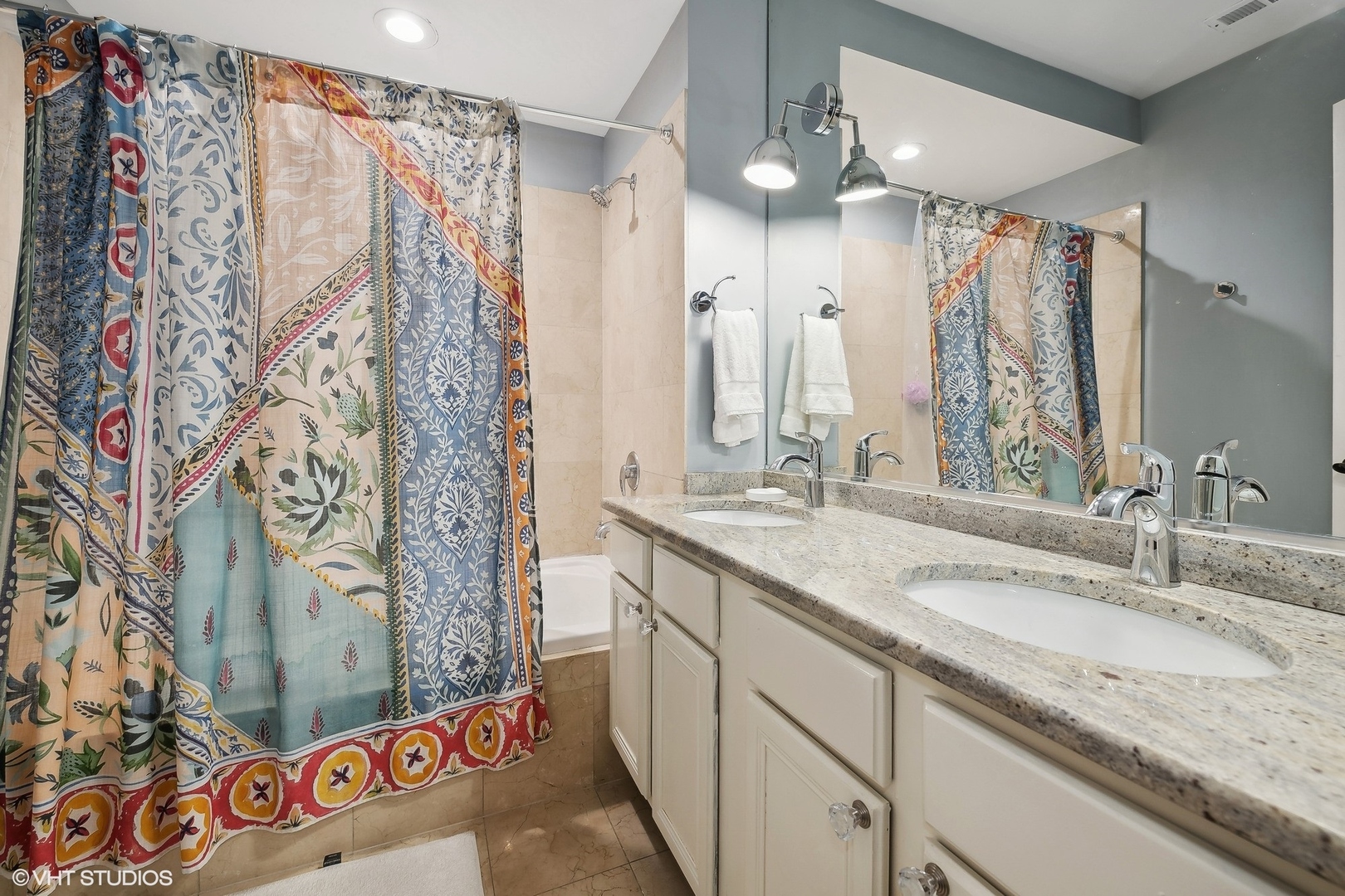 2217 N Oakley Avenue Unit: 1N