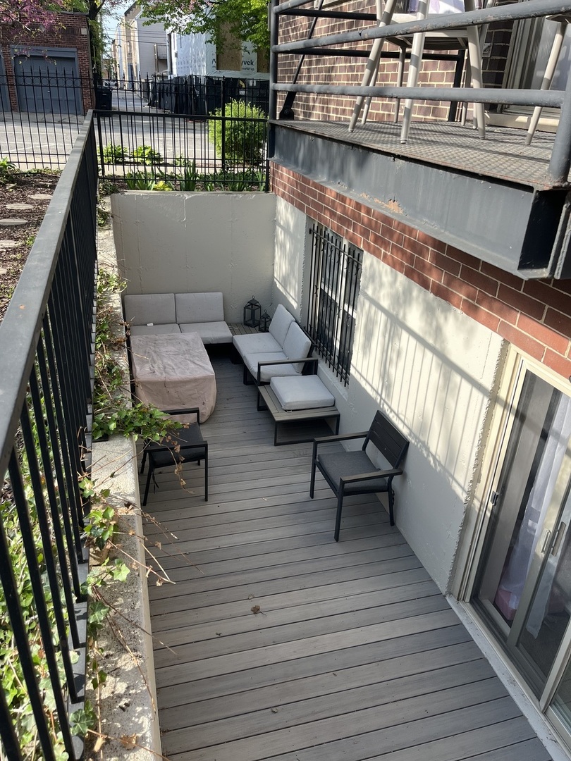 2217 N Oakley Avenue Unit: 1N