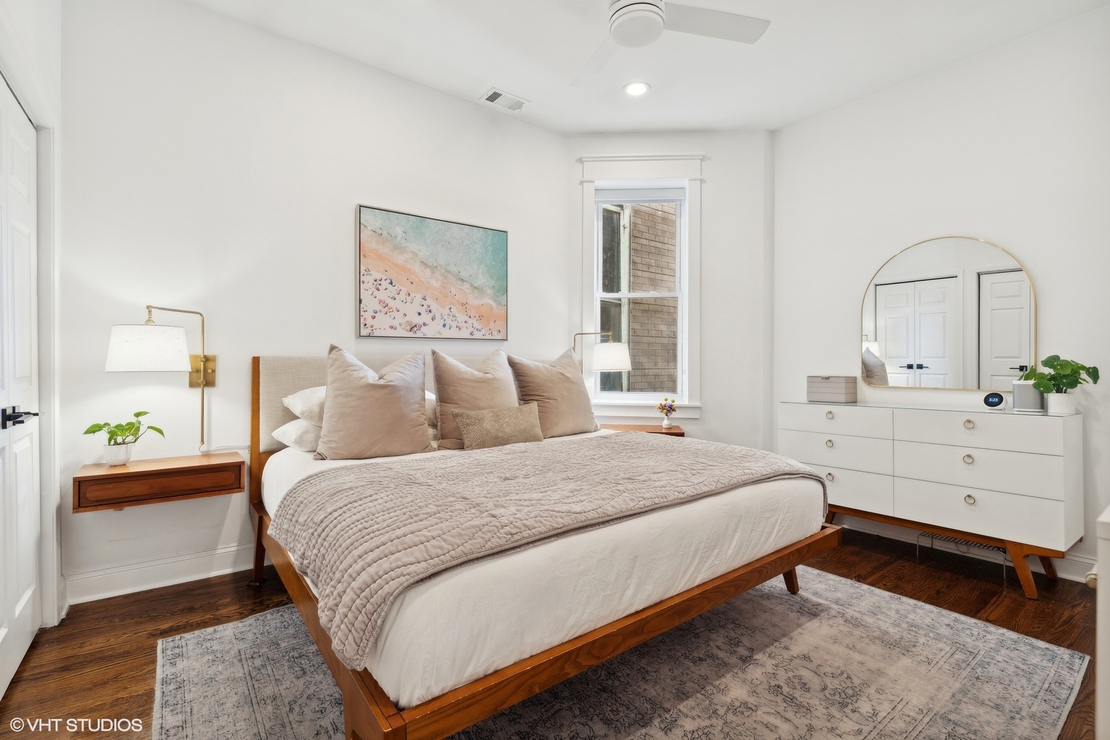 2441 N Sawyer Avenue Unit: 1N