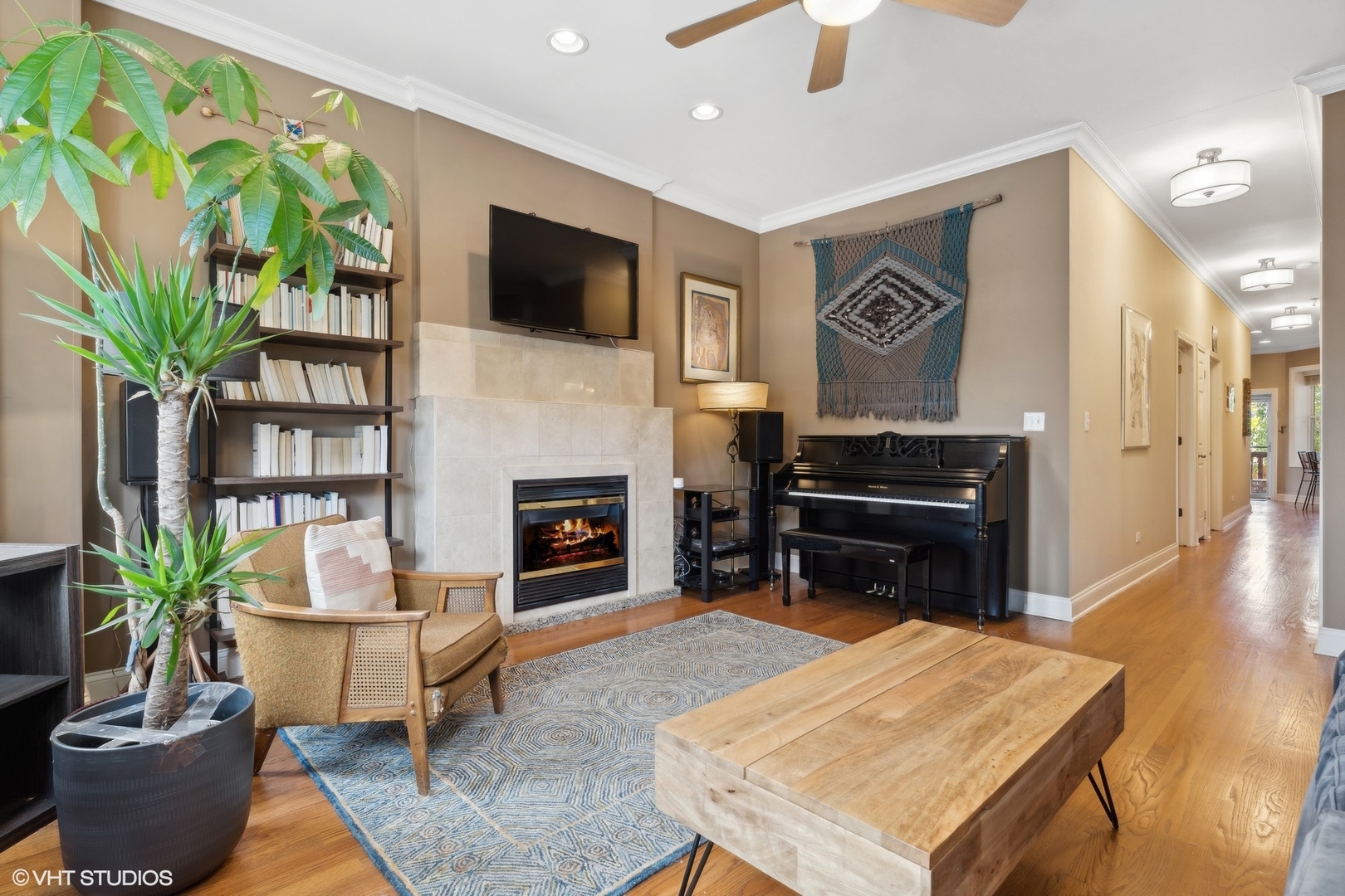 2441 N Sawyer Avenue Unit: 1N