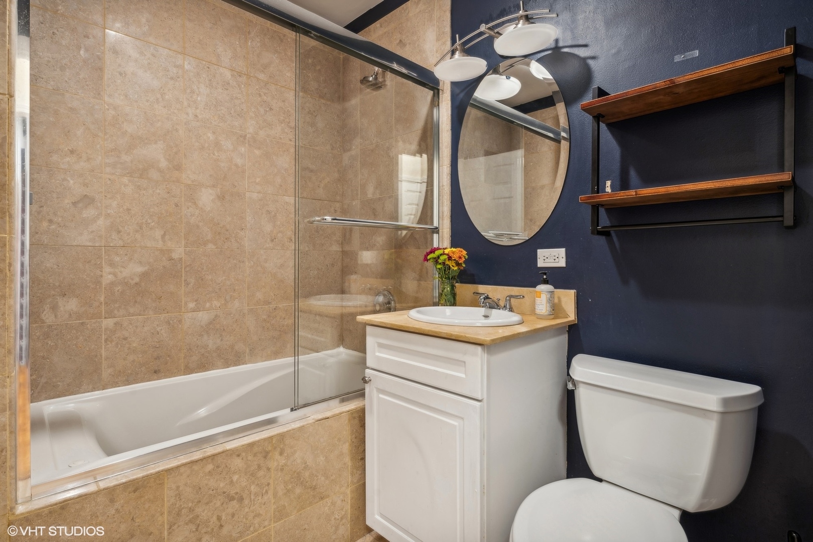 2441 N Sawyer Avenue Unit: 1N