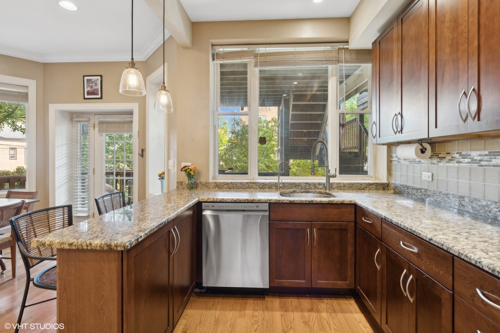 2441 N Sawyer Avenue Unit: 1N
