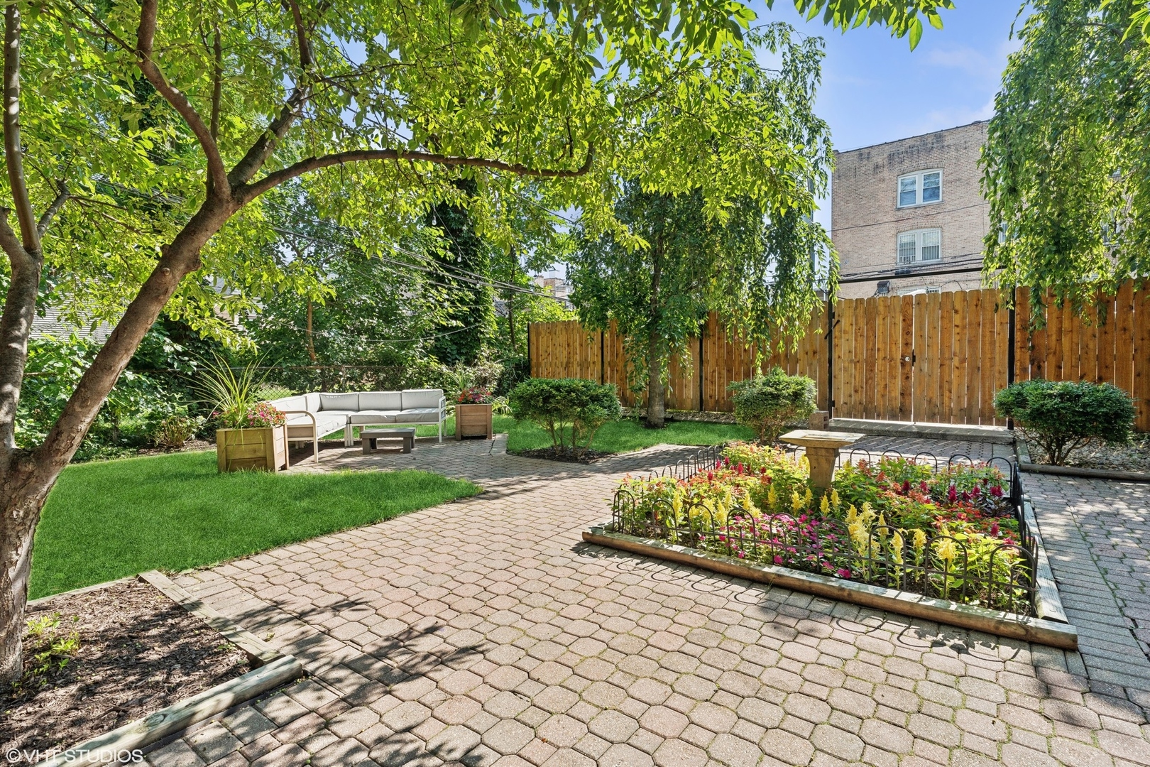 2441 N Sawyer Avenue Unit: 1N