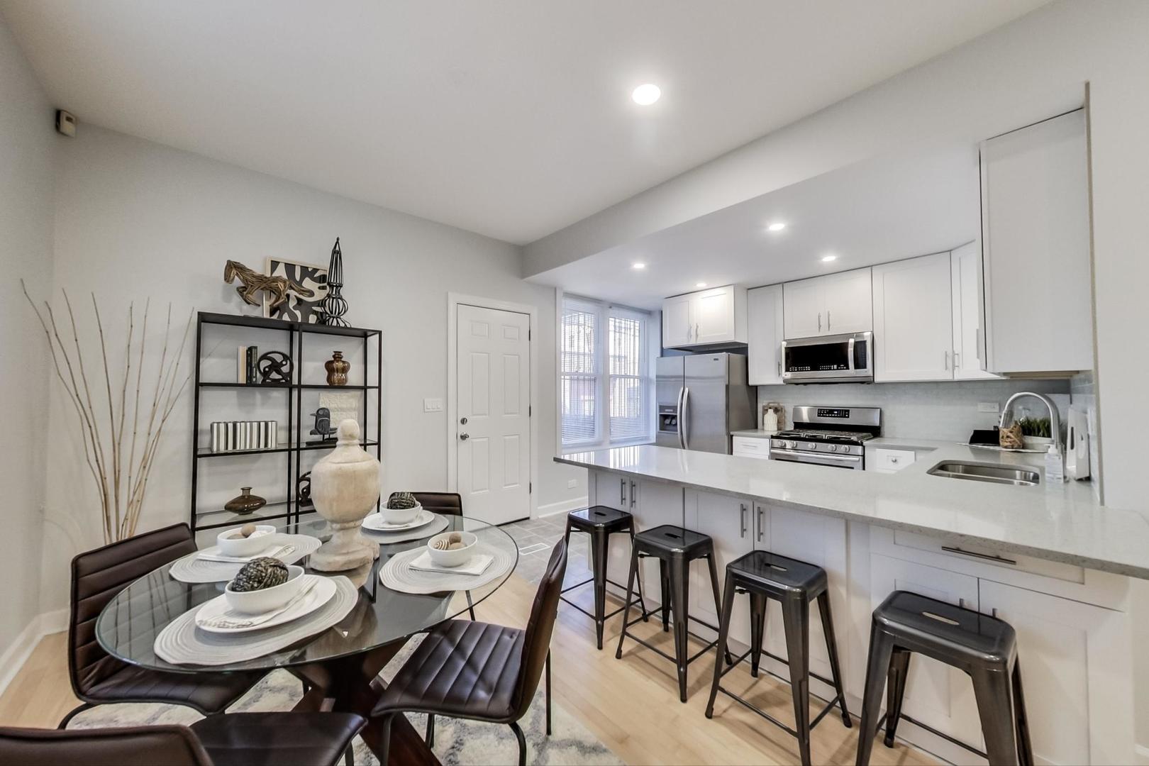 1422 W Lexington Street Unit: 2F