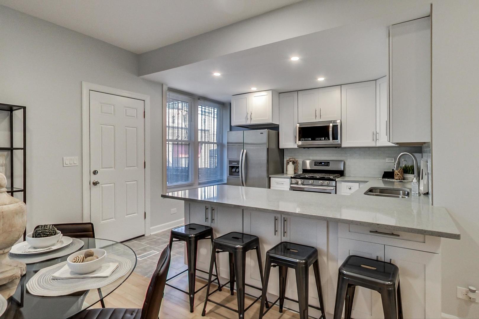 1422 W Lexington Street Unit: 2F