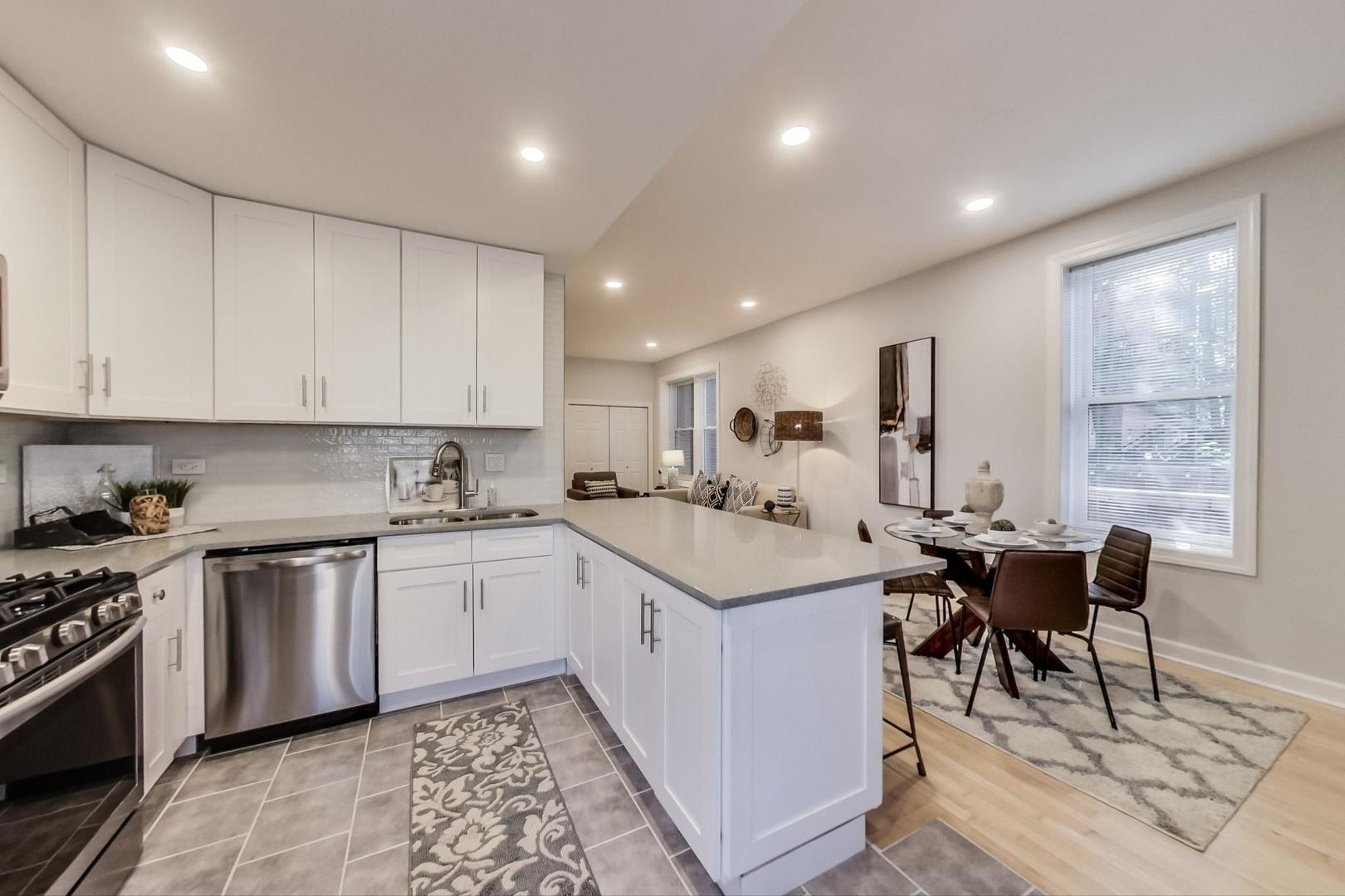 1422 W Lexington Street Unit: 2F