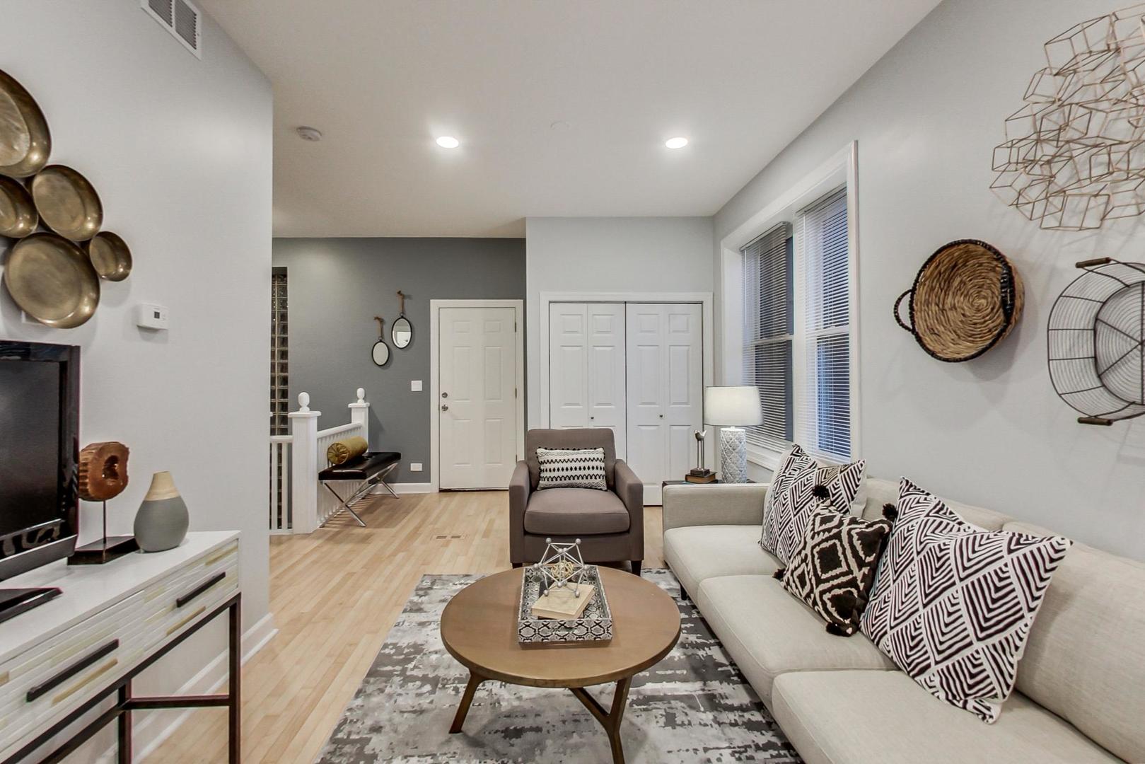 1422 W Lexington Street Unit: 2F
