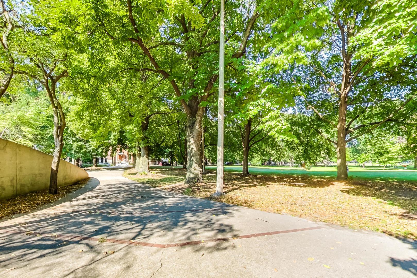 1422 W Lexington Street Unit: 2F