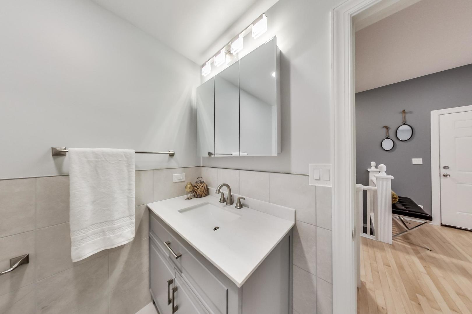 1422 W Lexington Street Unit: 2F