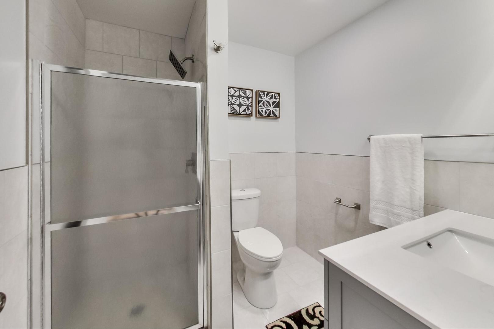 1422 W Lexington Street Unit: 2F