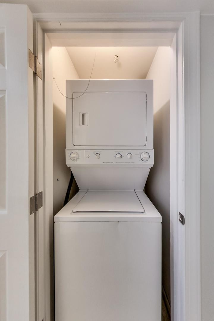 1422 W Lexington Street Unit: 2F