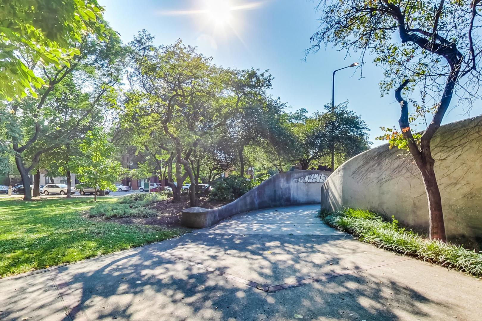 1422 W Lexington Street Unit: 2F