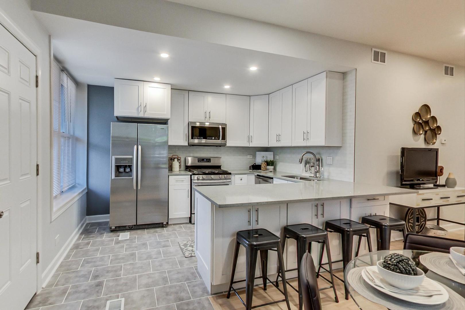 1422 W Lexington Street Unit: 2F