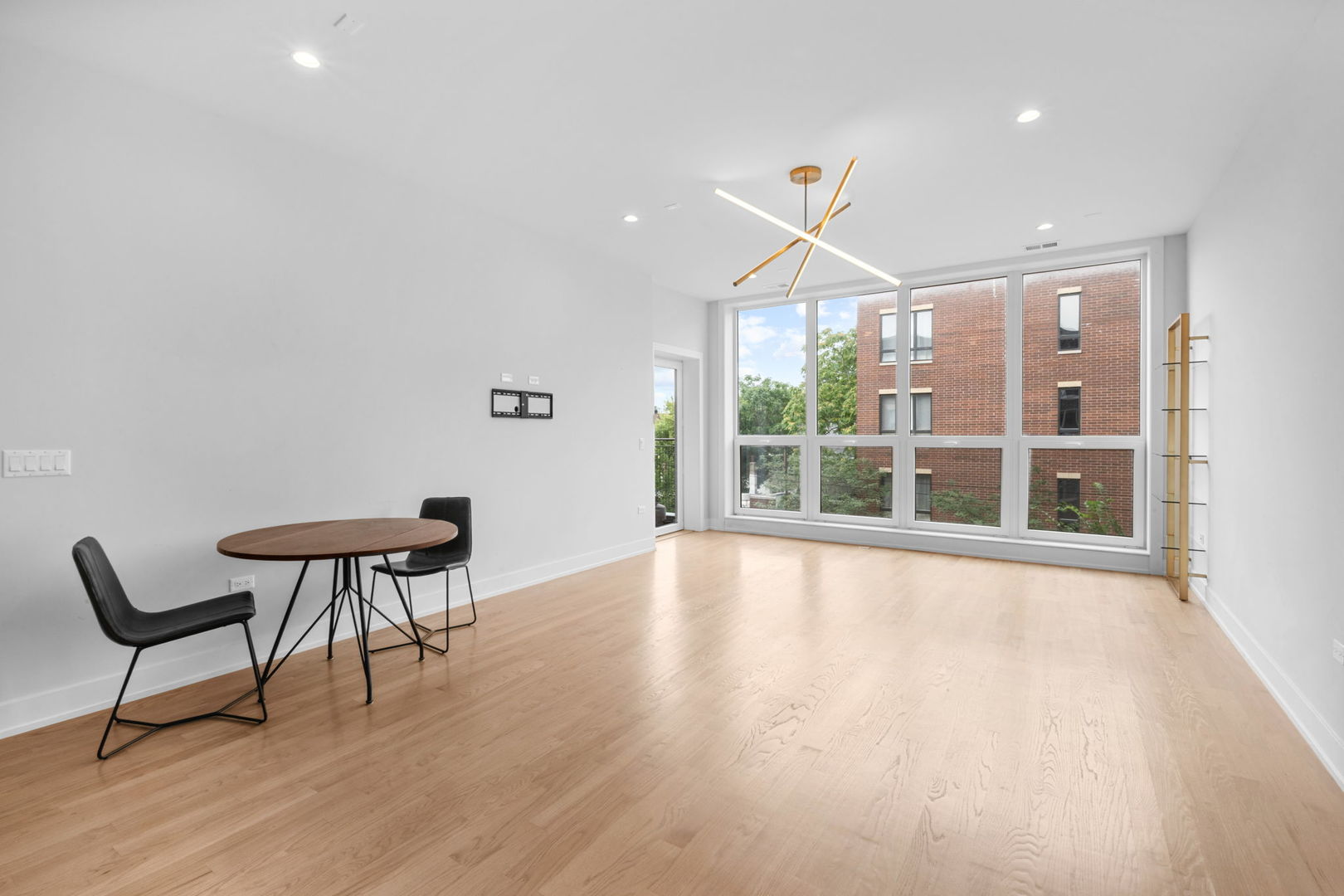 3530 N Lincoln Avenue Unit: 304