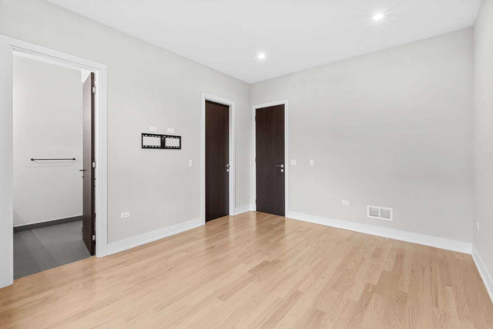 3530 N Lincoln Avenue Unit: 304