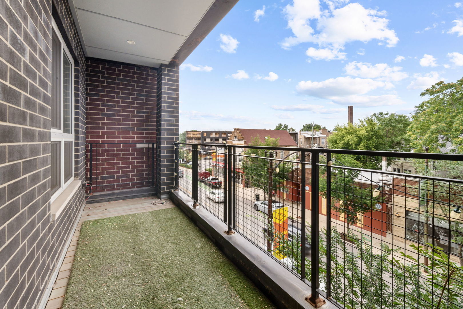 3530 N Lincoln Avenue Unit: 304