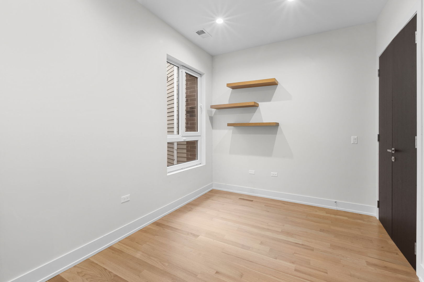 3530 N Lincoln Avenue Unit: 304