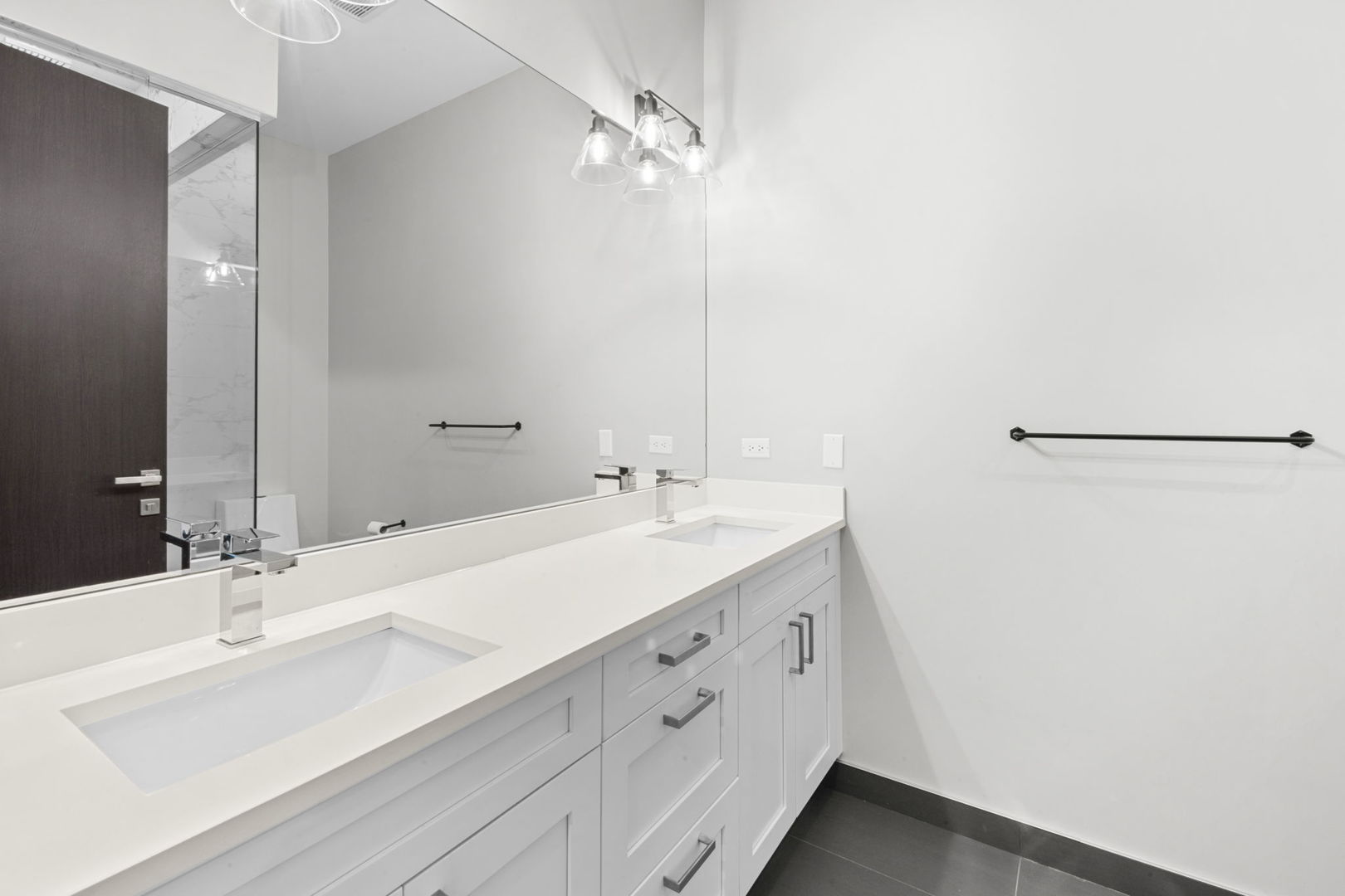 3530 N Lincoln Avenue Unit: 304