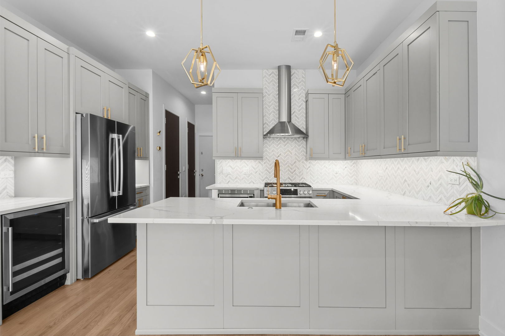 3530 N Lincoln Avenue Unit: 304