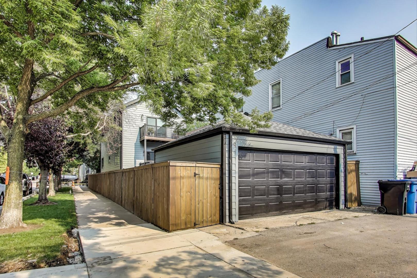 1656 N Artesian Avenue