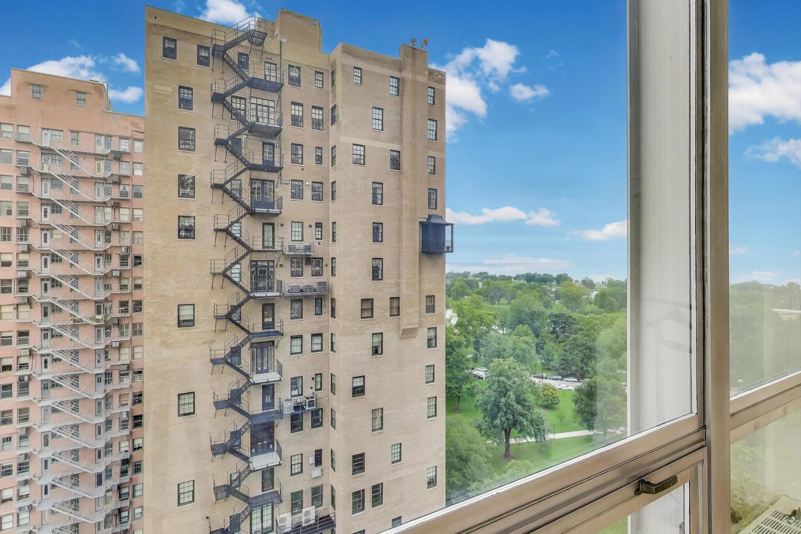 2400 N Lakeview Avenue Unit: 1708