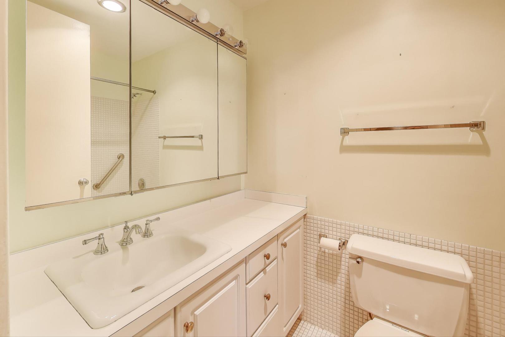 2400 N Lakeview Avenue Unit: 1708