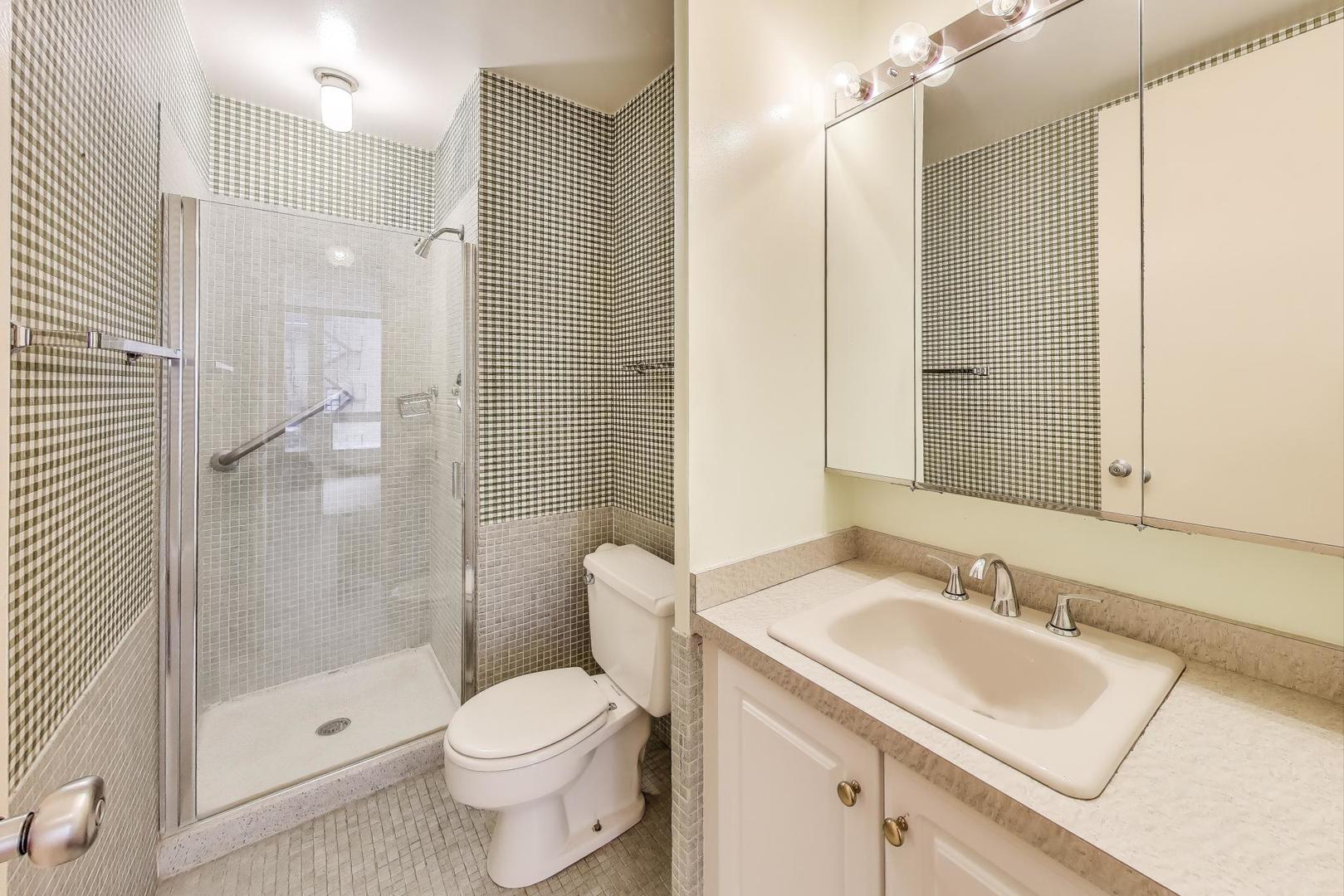 2400 N Lakeview Avenue Unit: 1708