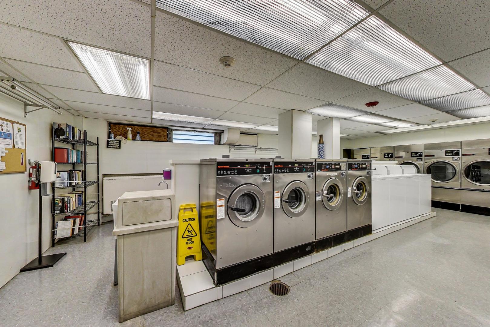 2400 N Lakeview Avenue Unit: 1708