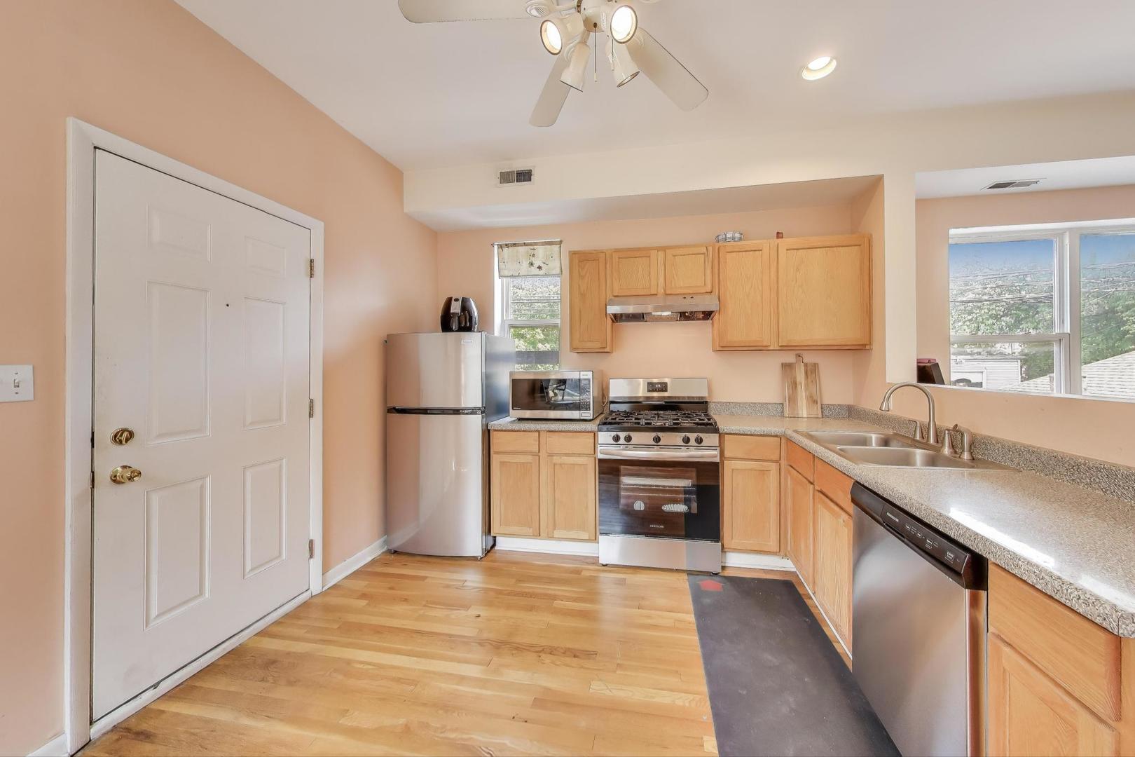 3816 W Ainslie Street Unit: 1