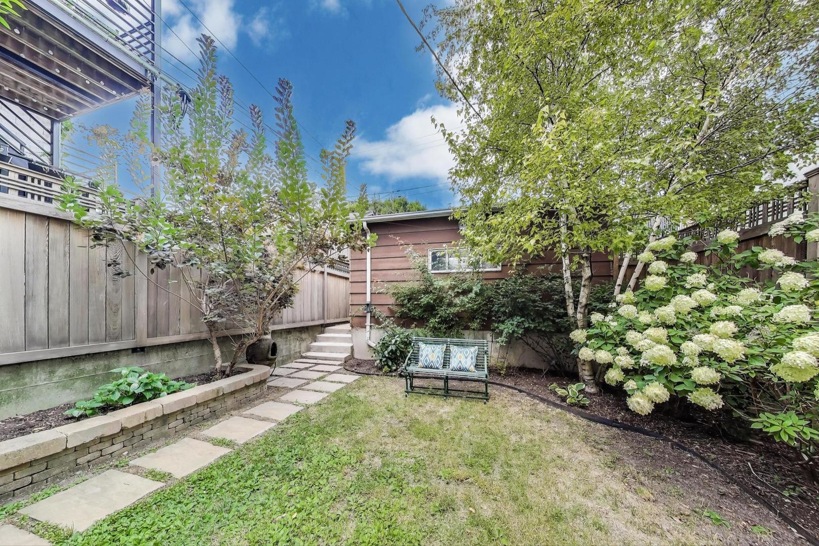 1920 W Armitage Street