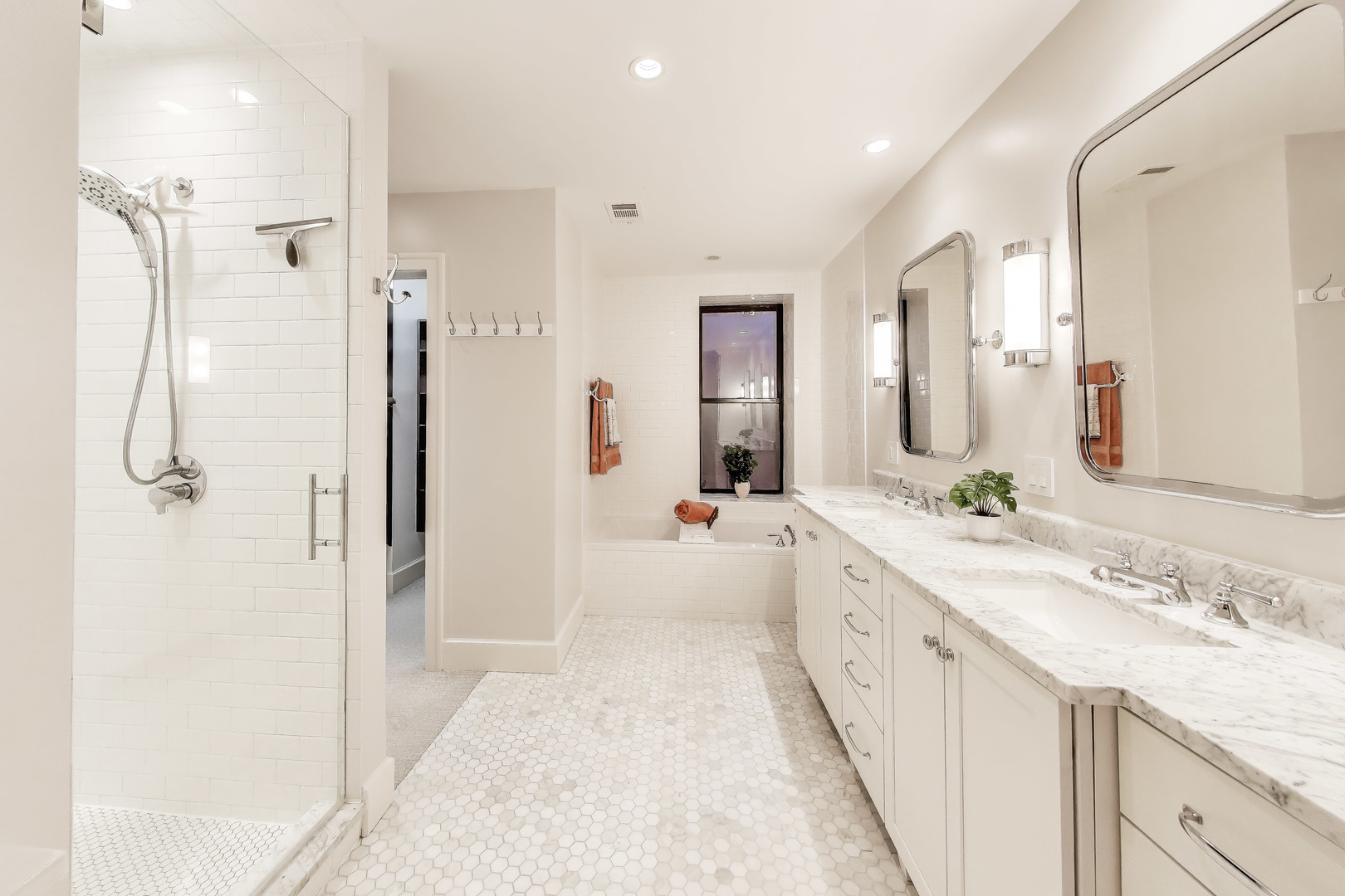 628 W Grace Street Unit: 2W