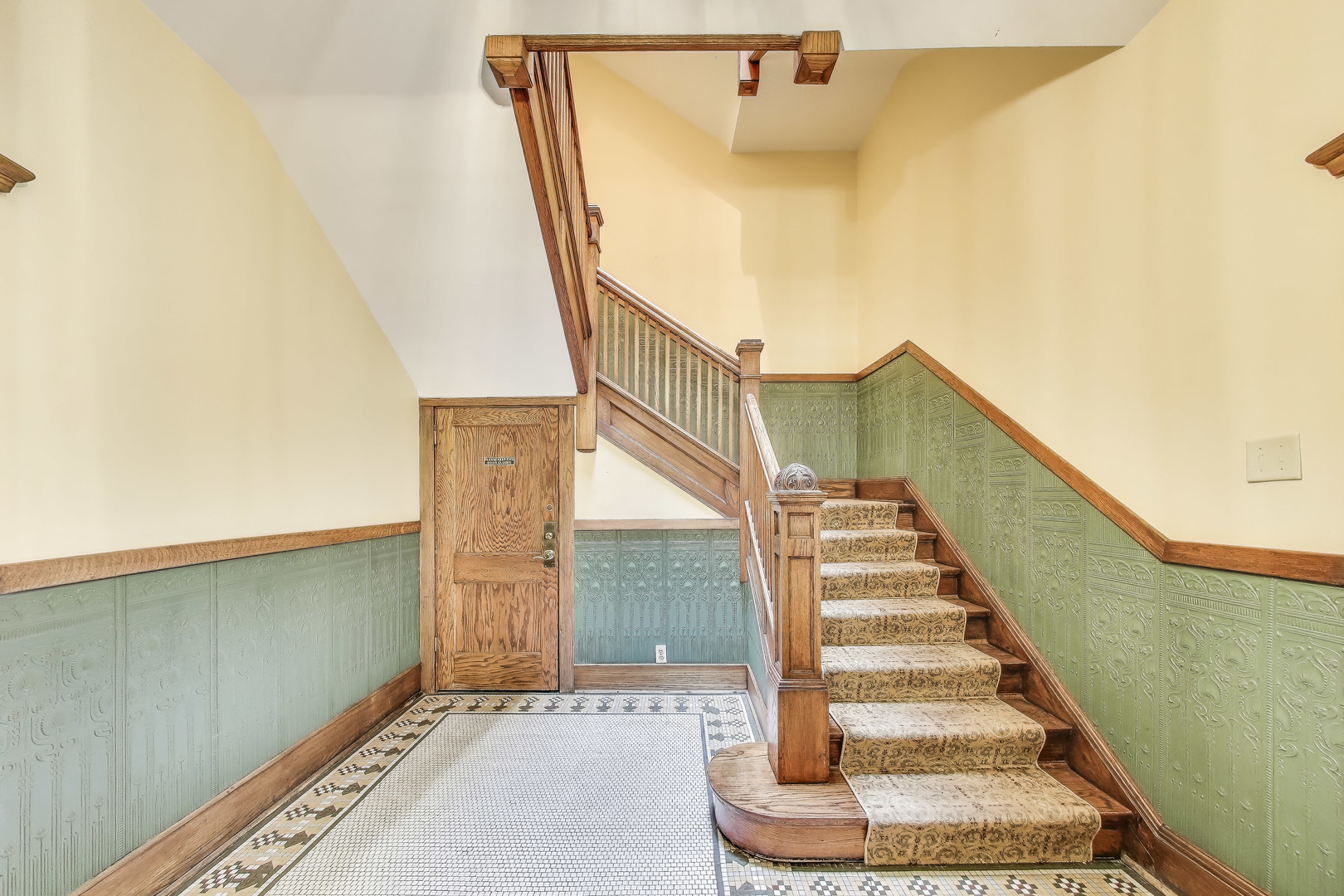 628 W Grace Street Unit: 2W