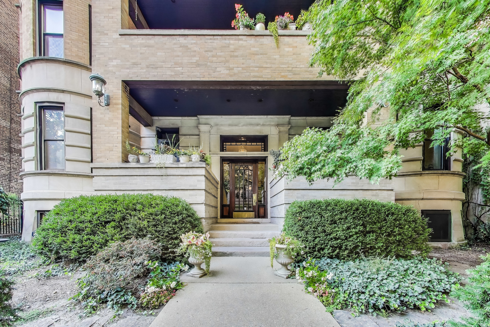 628 W Grace Street Unit: 2W