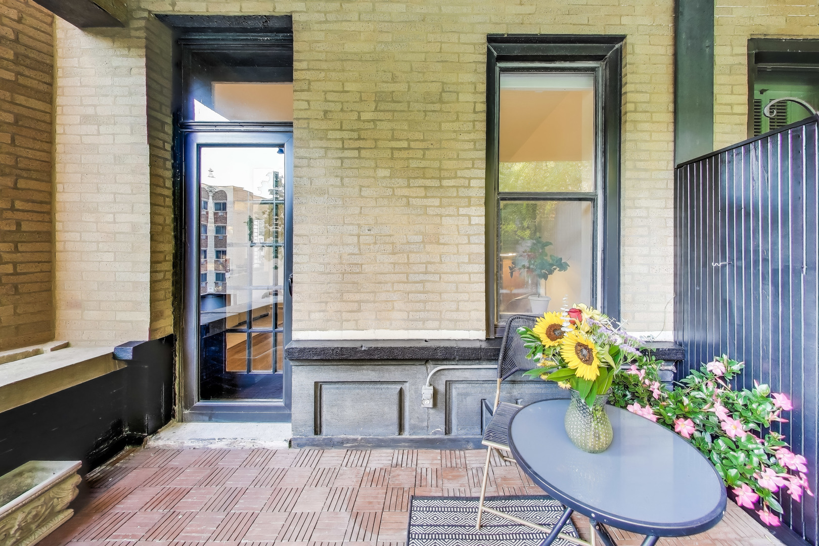 628 W Grace Street Unit: 2W