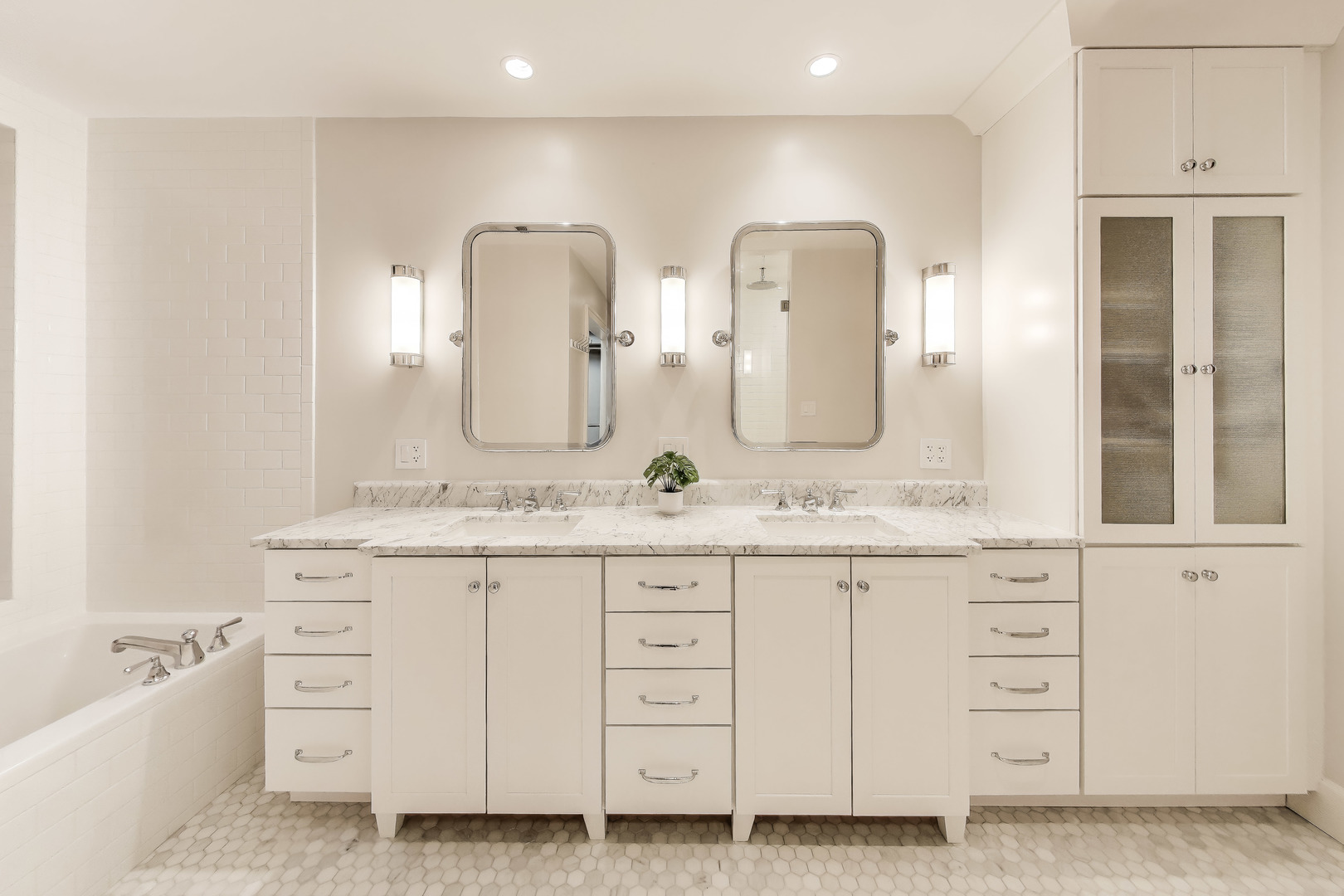 628 W Grace Street Unit: 2W