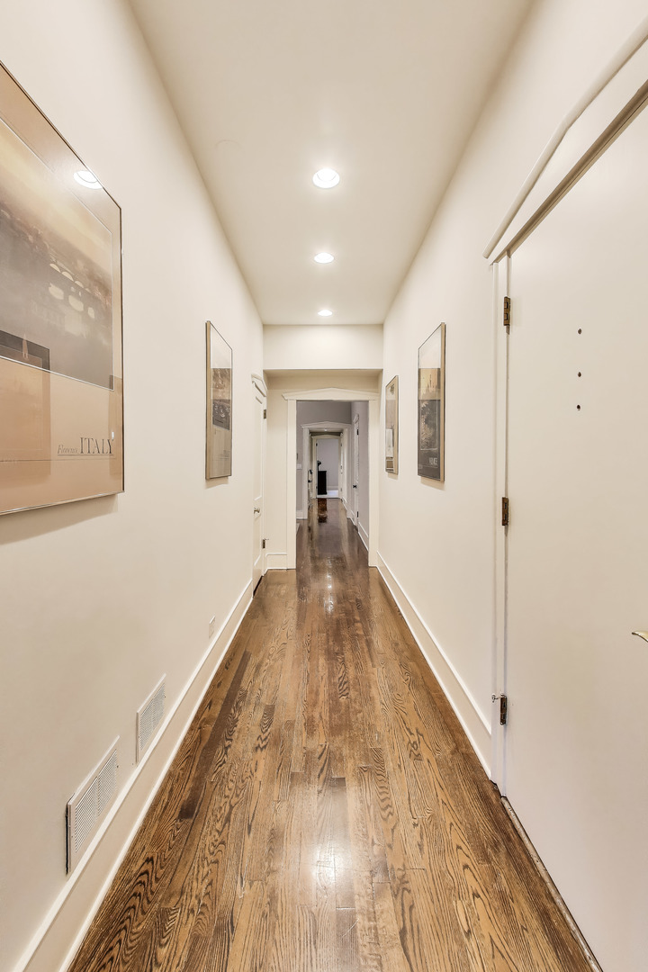 628 W Grace Street Unit: 2W