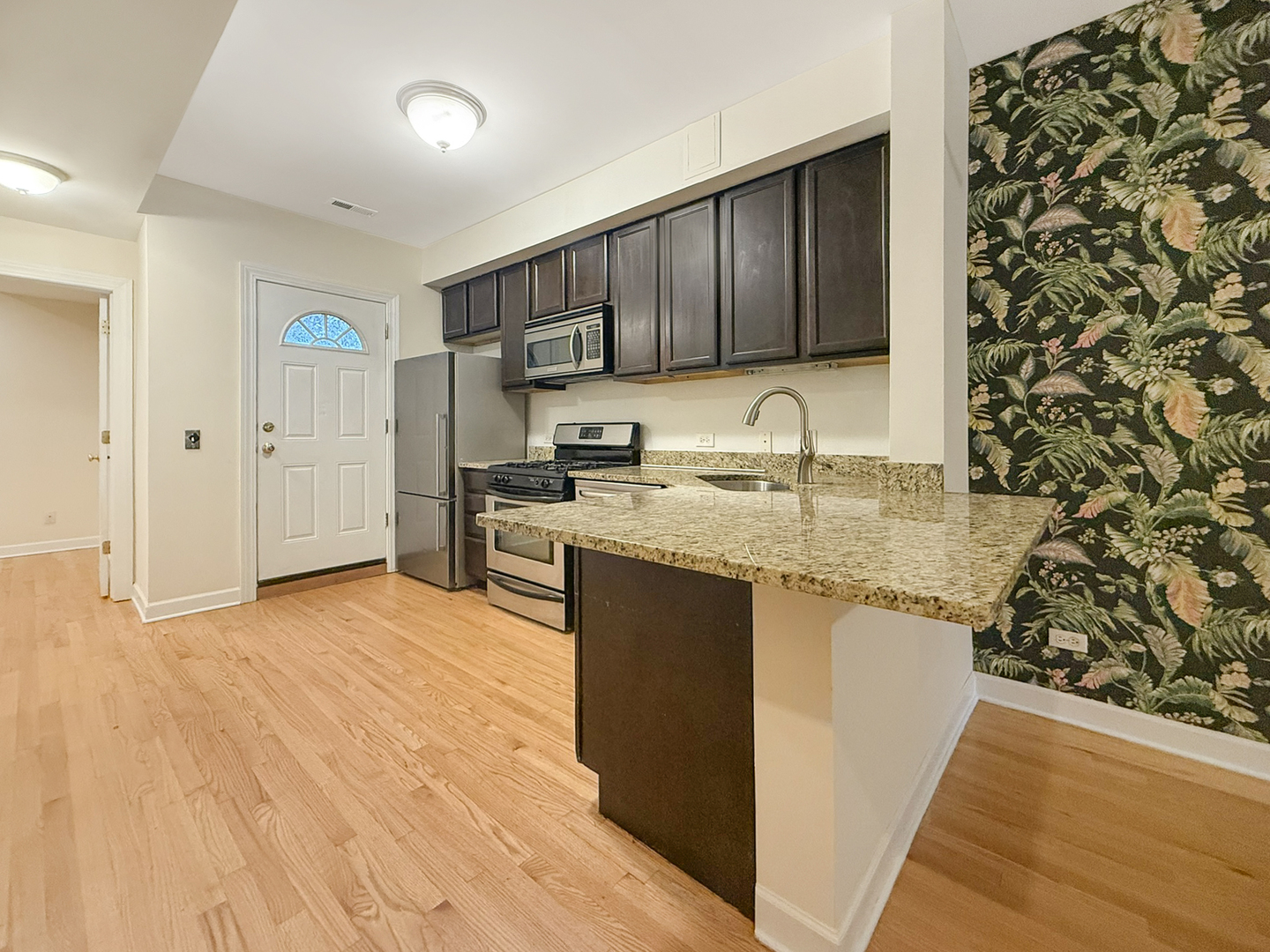 5255 N Rockwell Street Unit: G